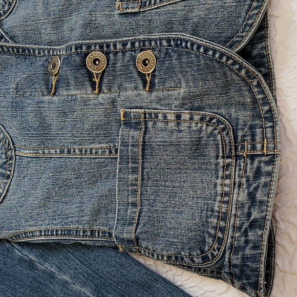 YMI Junior Denim blazer Medium wash. Size Medium - Picture 7 of 16